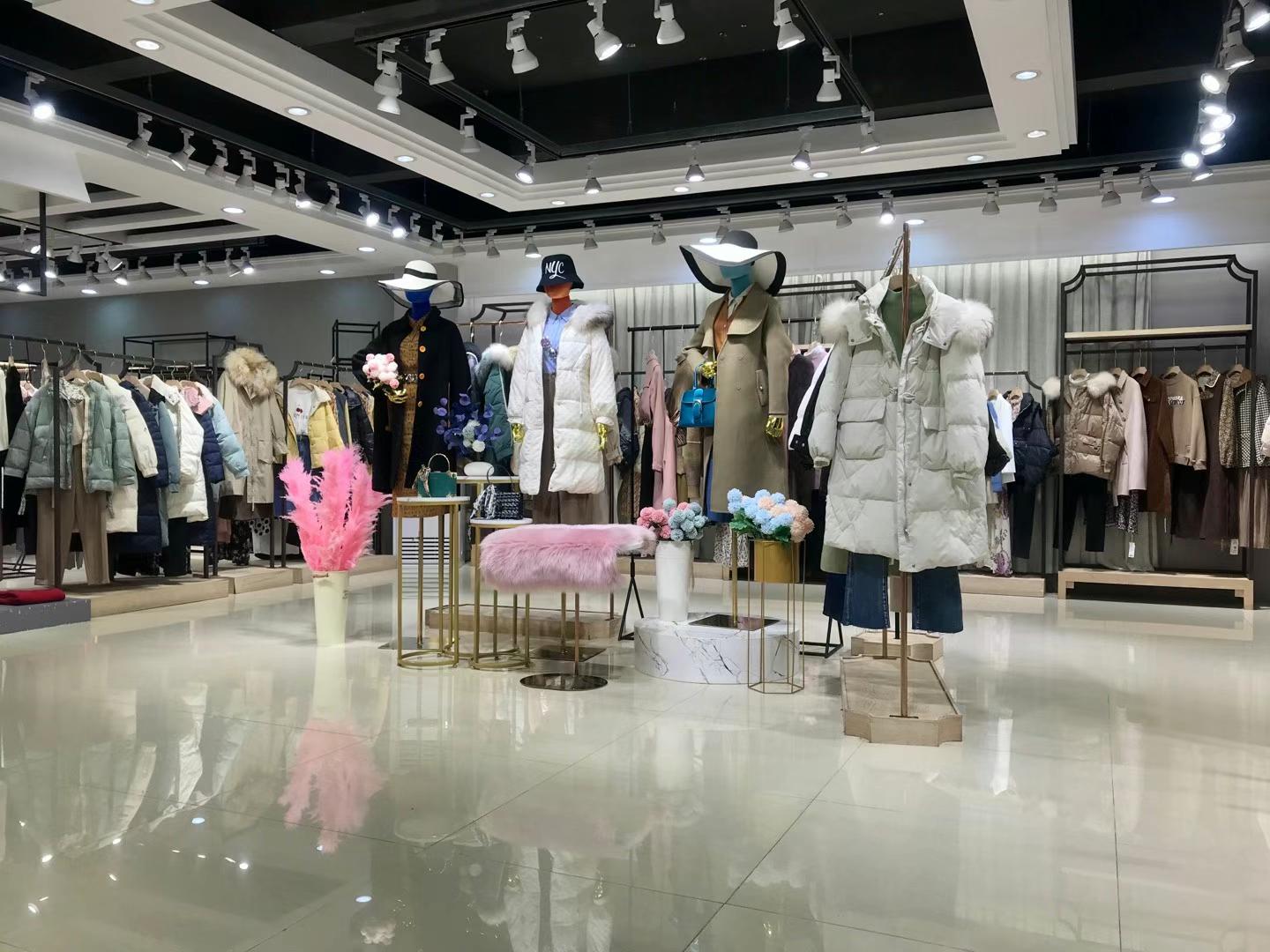 一 線女裝品牌麥雅圖2021冬杭州輕奢專柜正 品女裝品牌折扣尾貨批發(fā)市場