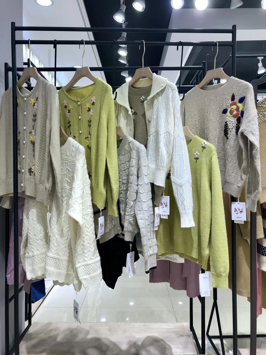 云伊毛衣2021秋裝當(dāng)季新款專柜精 品女裝庫(kù)存尾貨批發(fā)