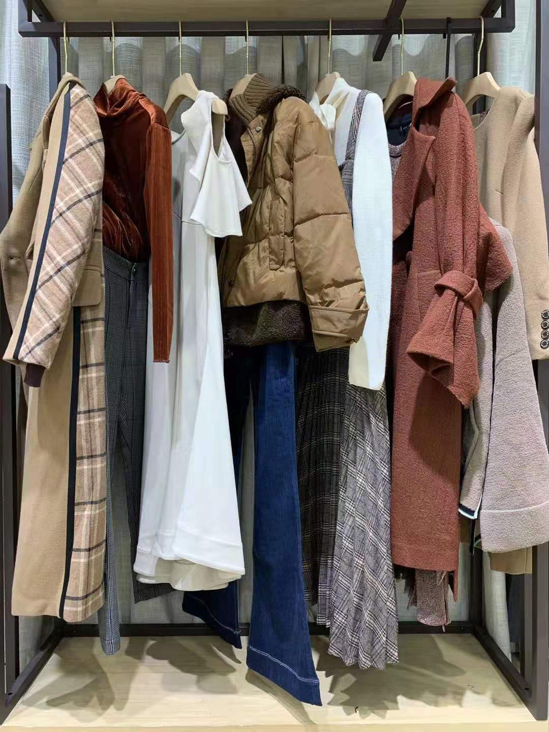簡約原創(chuàng)設(shè)計(jì)師品牌艾迪潘2021秋冬折扣女裝庫存打包