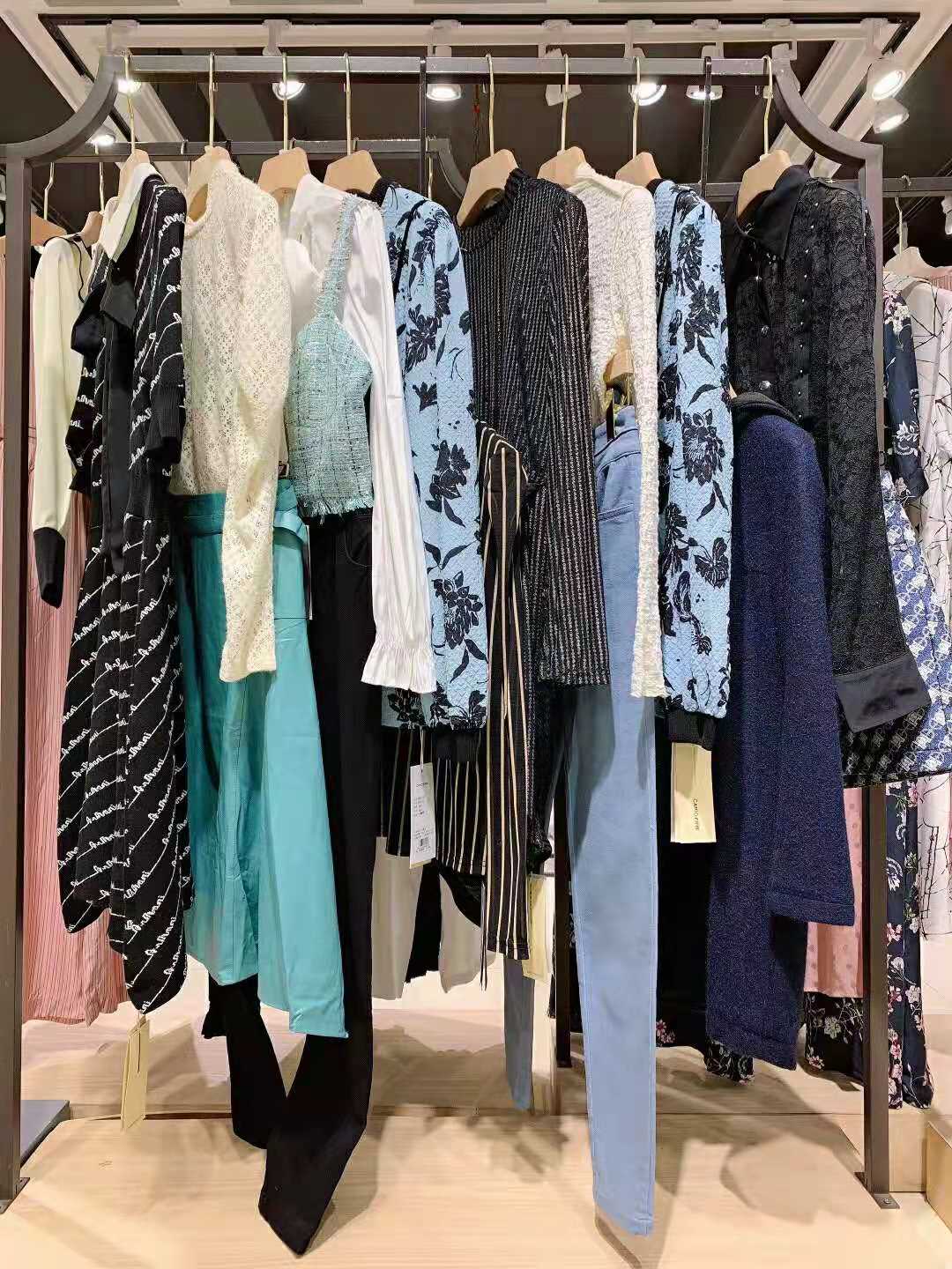 潮牌品牌華丹妮2021春夏女裝折扣尾貨直播貨源供應鏈