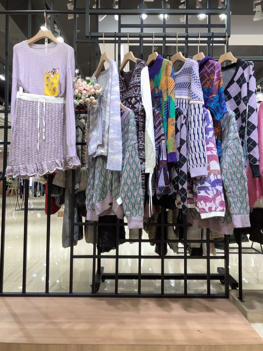 Only Queen定 制毛衣2022春裝直播品牌折扣女裝批發(fā)一手貨源