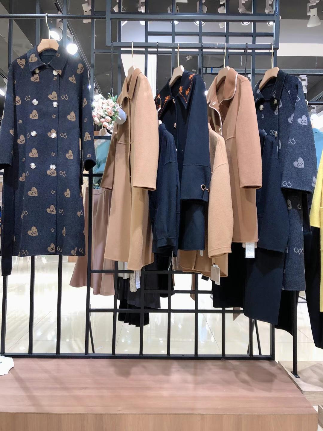 羅佧秀2021年冬季品牌專柜女裝折扣店直播走份批發(fā)價(jià)格