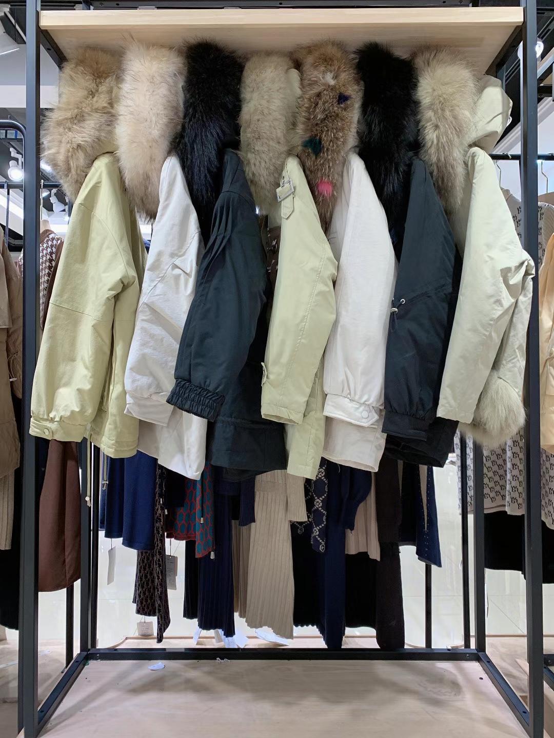 摩卡素2021冬當(dāng)新新款皮草羽絨服品牌女裝折扣批發(fā)供應(yīng)商