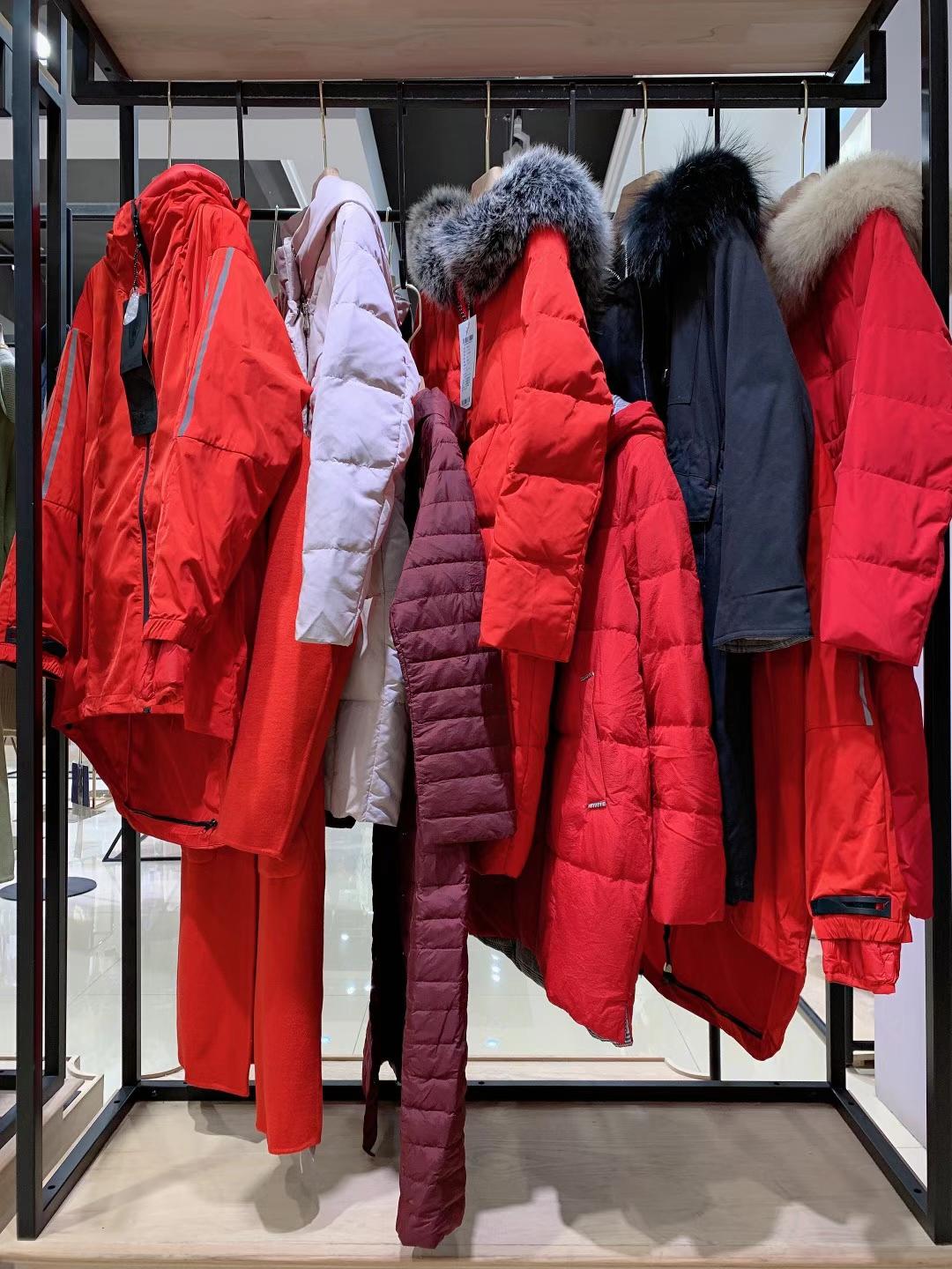 品牌組合羽絨服朗曼笛/帝素2021冬品牌折扣女裝批發(fā)一手貨源