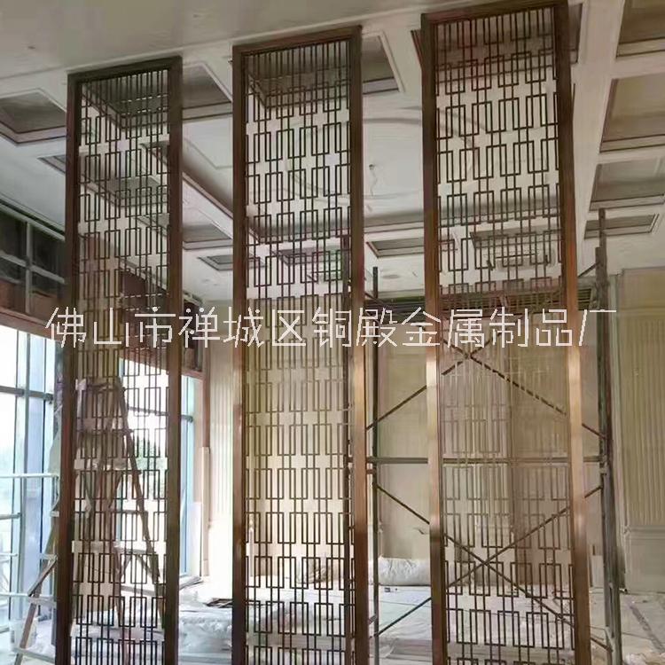 銅殿雕刻屏風(fēng)色澤新穎，造型花樣可定制