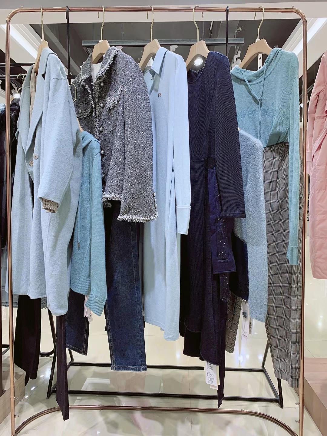 高 端品牌華人杰2021秋冬品牌折扣女裝專(zhuān)柜撤柜走份批發(fā)貨源