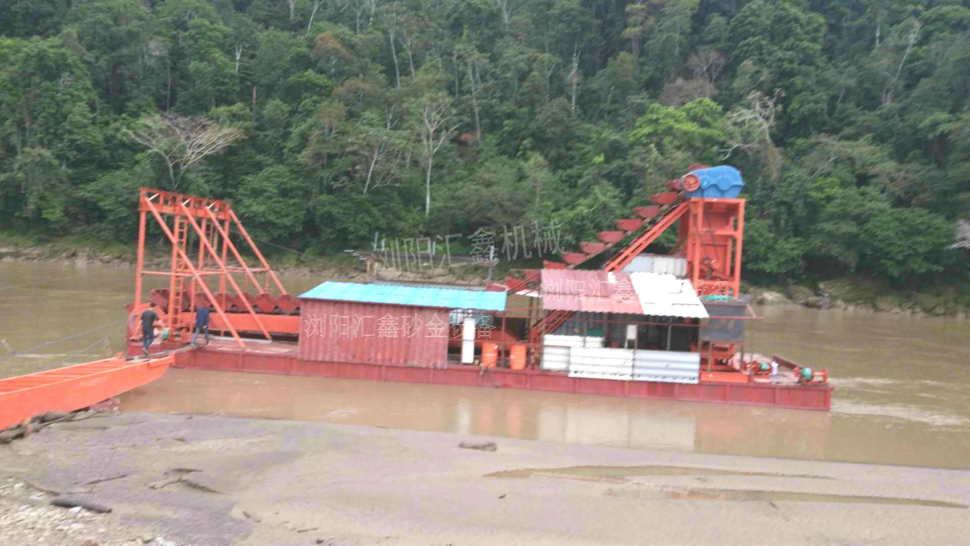 湖南鏈斗式淘金船廠家 國內(nèi)外淘金船廠家供應(yīng)商 整套設(shè)備可以根據(jù)客戶要求設(shè)計定做