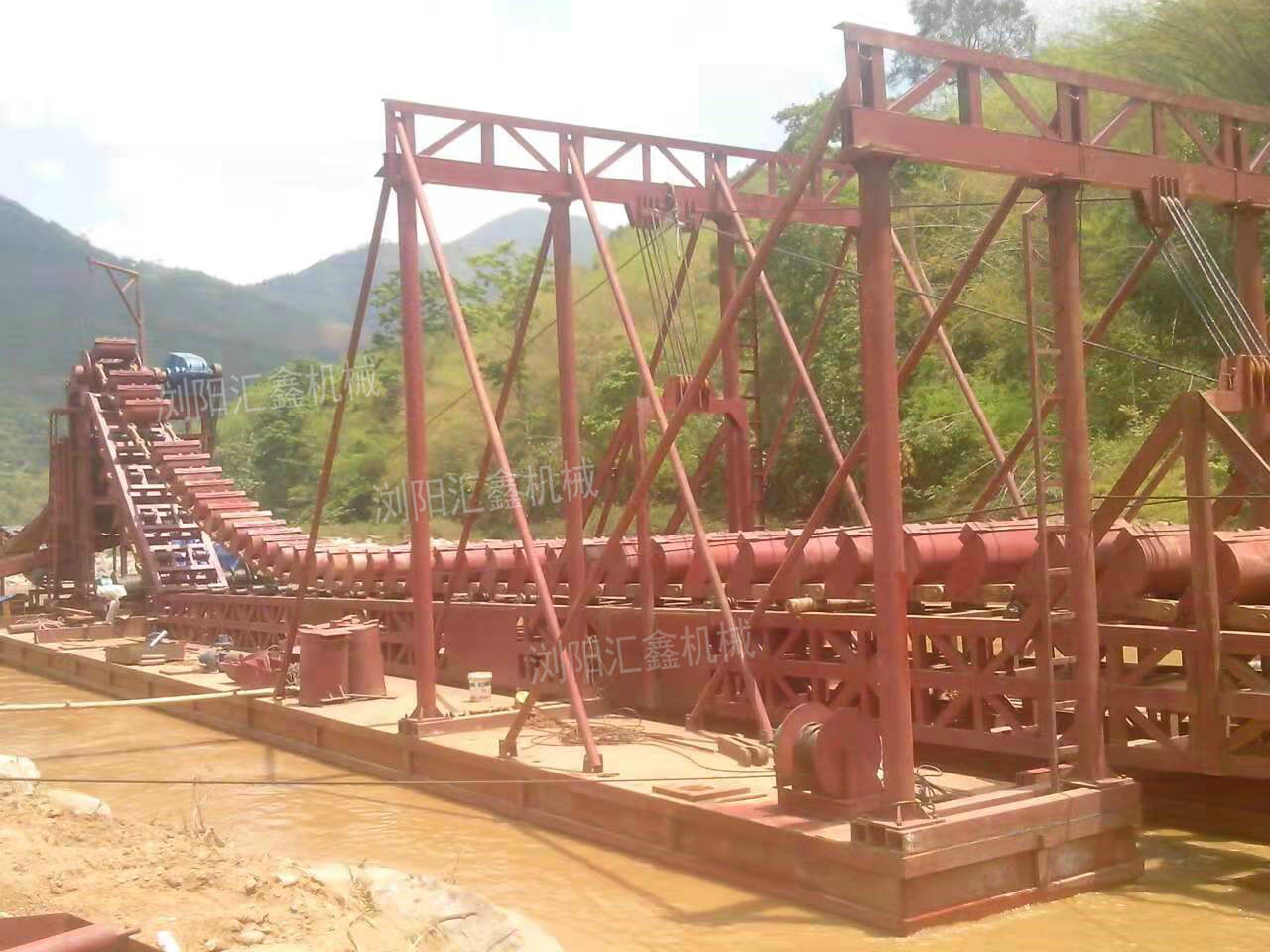 淘金船機械設(shè)備廠家 價格 ，日處理量5000方，出口國外廠家供應(yīng) 瀏陽鏈斗式淘金船廠家