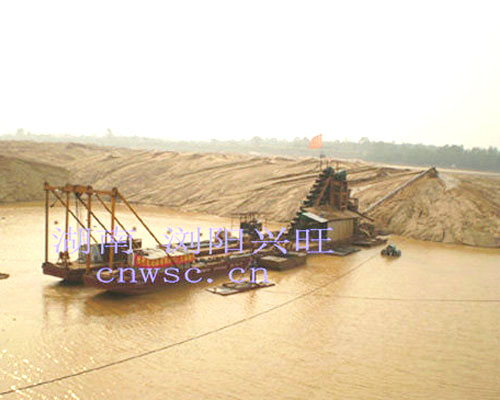 淘金船機(jī)械設(shè)備廠家 價(jià)格 ，日處理量5000方，出口國外廠家供應(yīng) 瀏陽淘金船設(shè)備