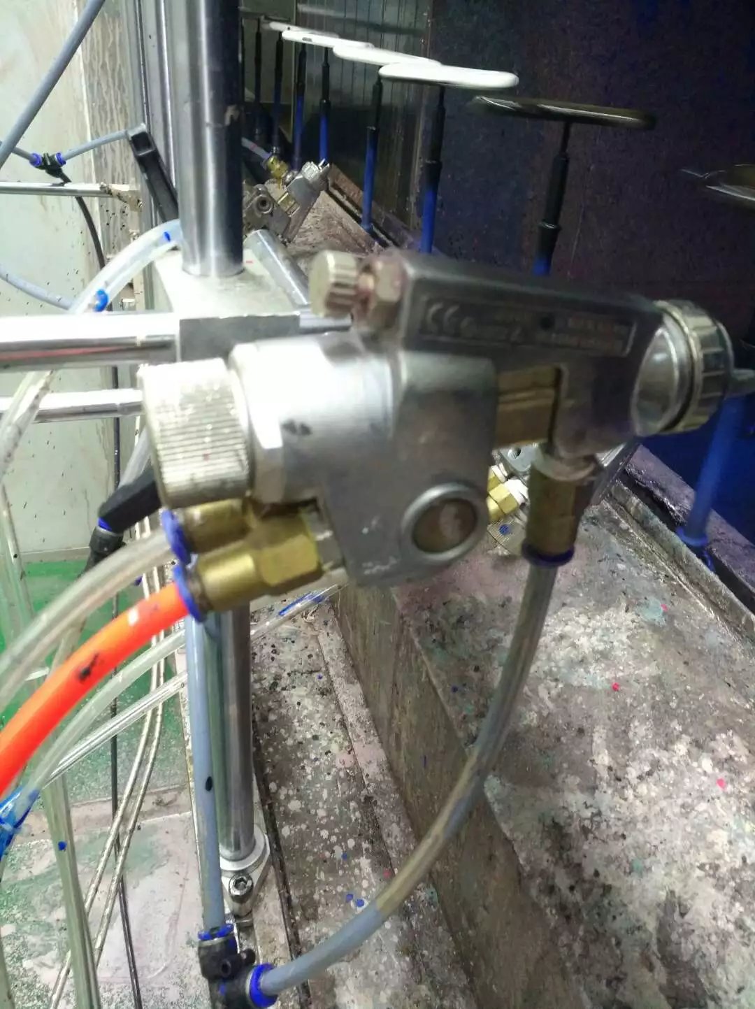 科瑞斯噴塑流水線涂裝噴漆線 全自動懸掛式流水線五金護(hù)欄木門塑膠噴漆全自動流水線