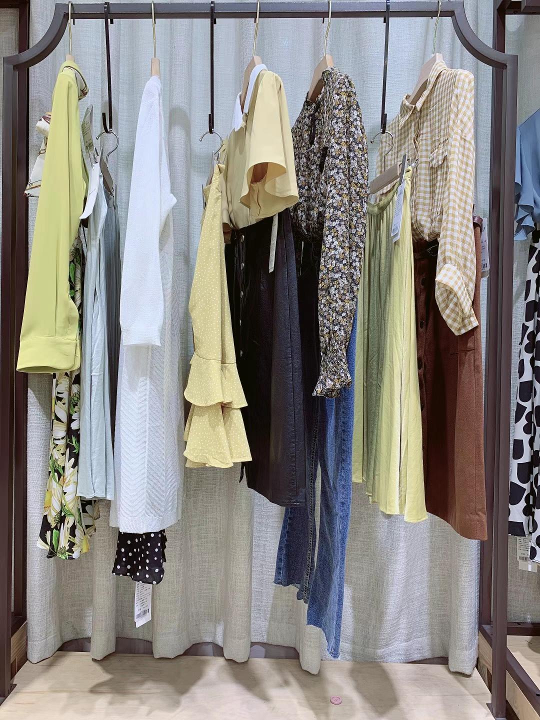 體實(shí)店直播熱賣貨品夕紫荷2021秋專柜品牌女裝貨源批發(fā)市場(chǎng)