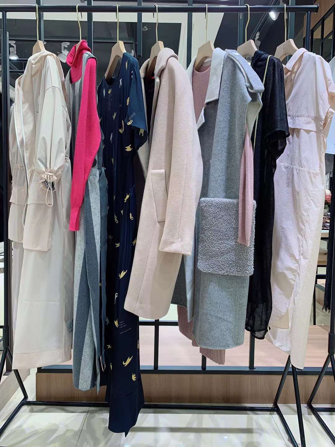 高端 品牌瑪塞莉秋冬精 品時(shí)尚品牌折扣女裝尾貨批發(fā)