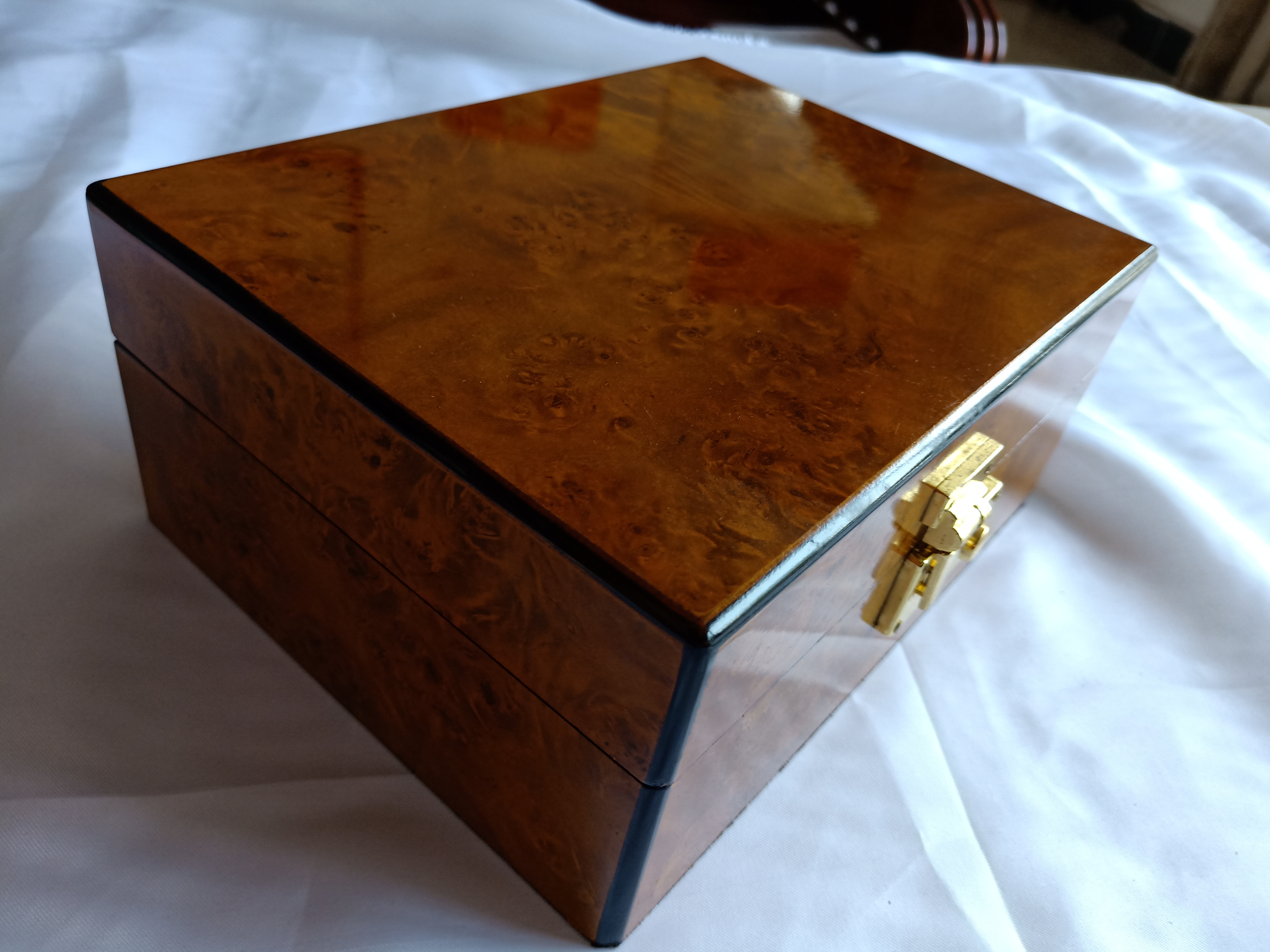 工藝品盒供貨商  工藝品盒報價  工藝品盒批發(fā)價格【深圳市福田區(qū)鐘表市場福德行包裝經(jīng)營部】