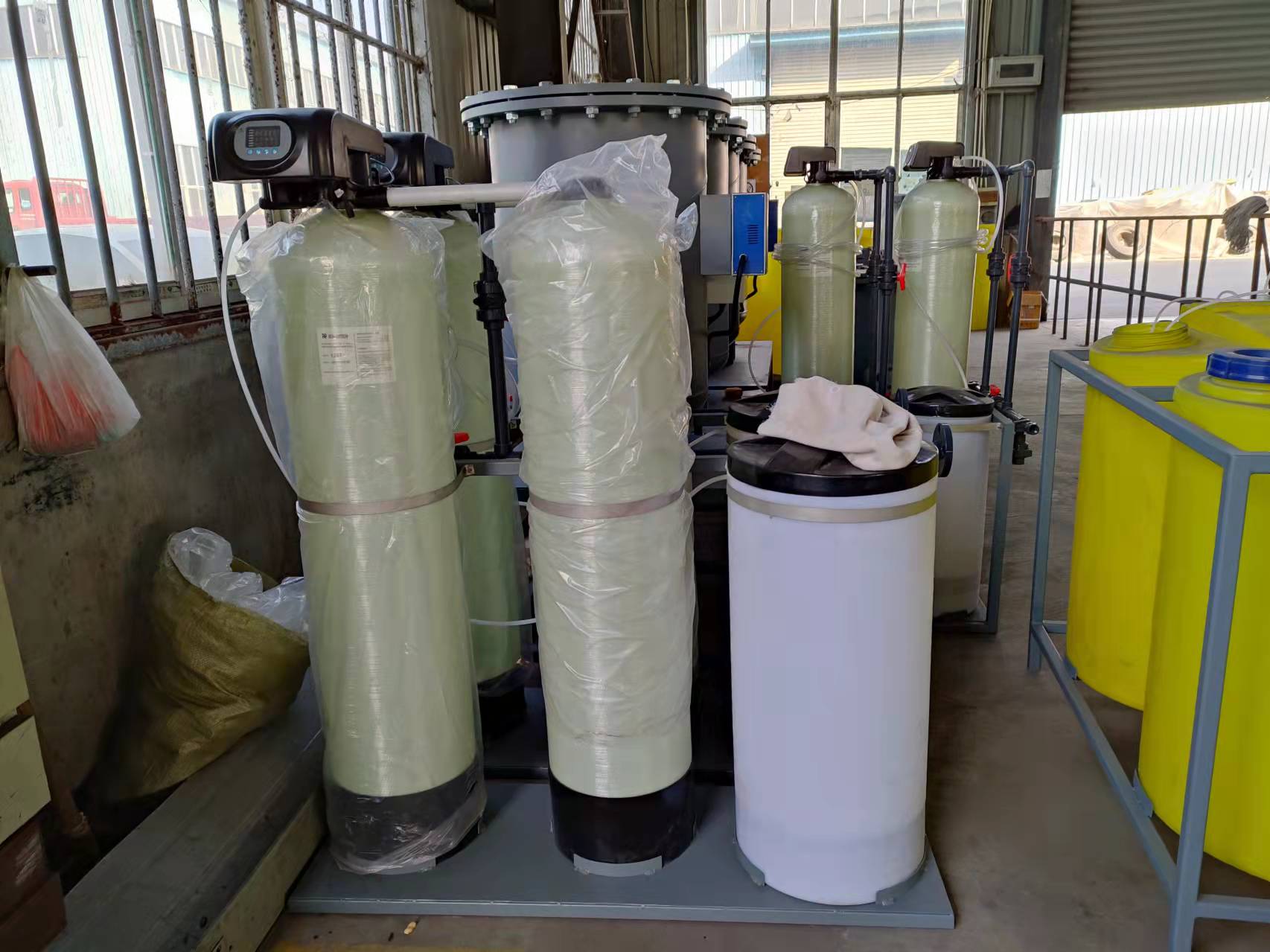 蘇鑫PVC軟水器全自動(dòng)加鹽水處理 PVC軟水器全自動(dòng)加鹽水處理設(shè)備