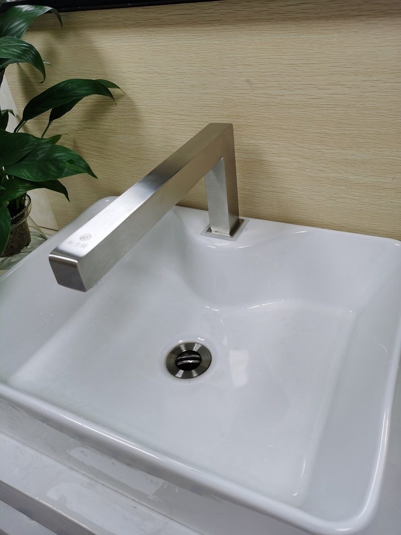 嬰兒加長(zhǎng)感應(yīng)水龍頭CYF304