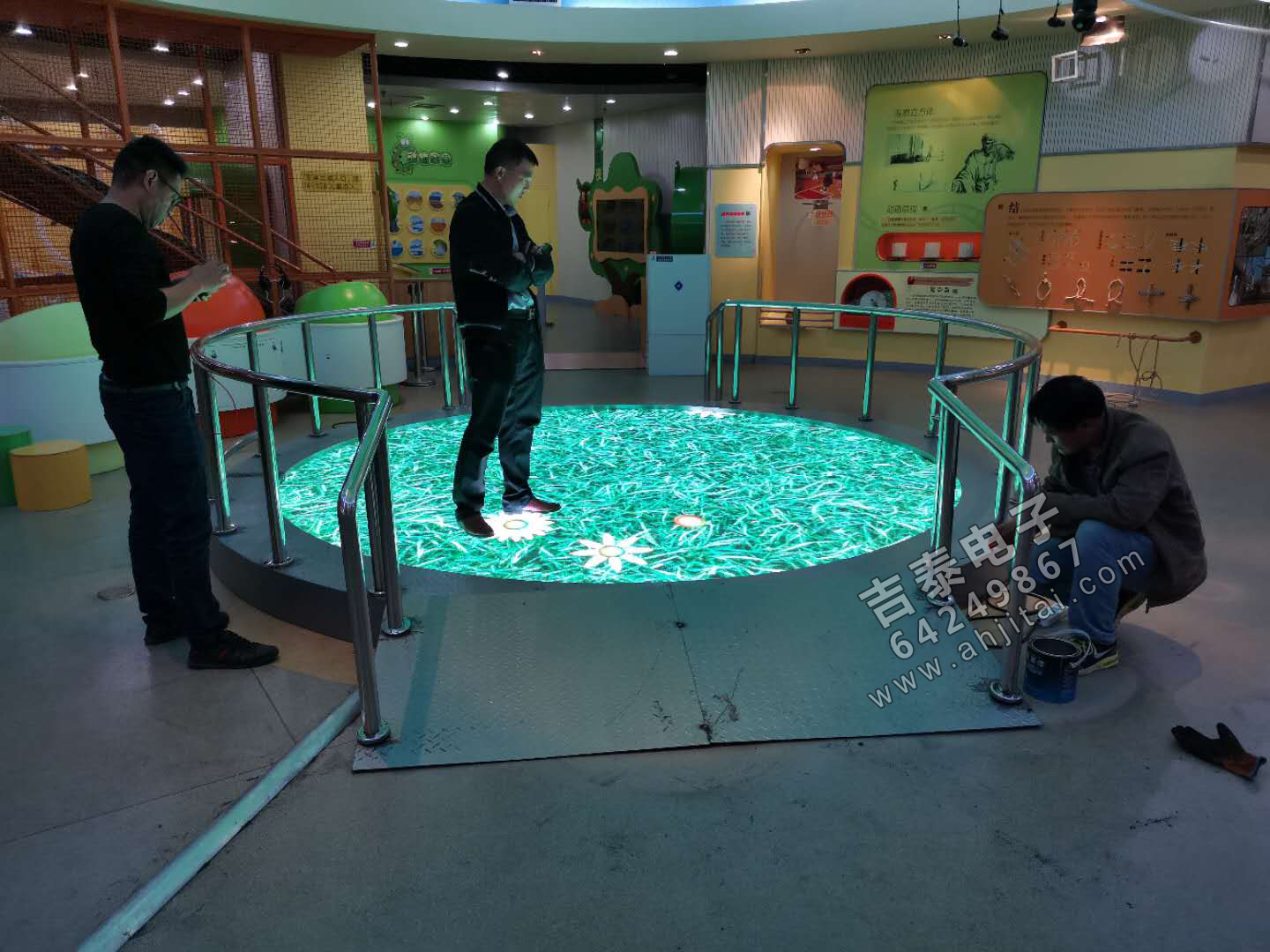 供應室內(nèi)全彩LED顯示屏P3 安徽室內(nèi)全彩LED顯示屏P3 室內(nèi)全彩LED顯示屏P3公司