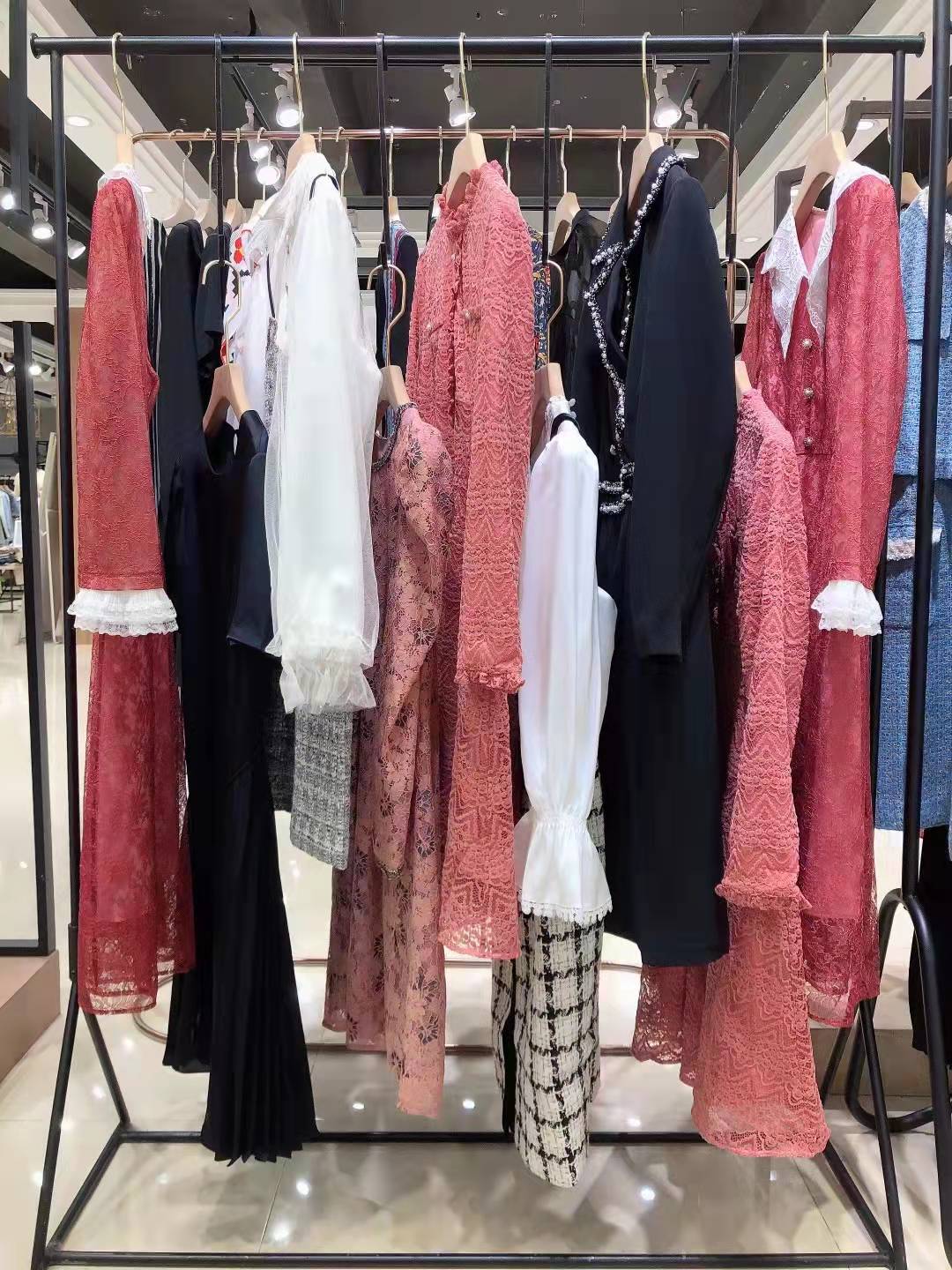 品牌恩裳2022春精 品女裝尾貨批發(fā)供應(yīng)商