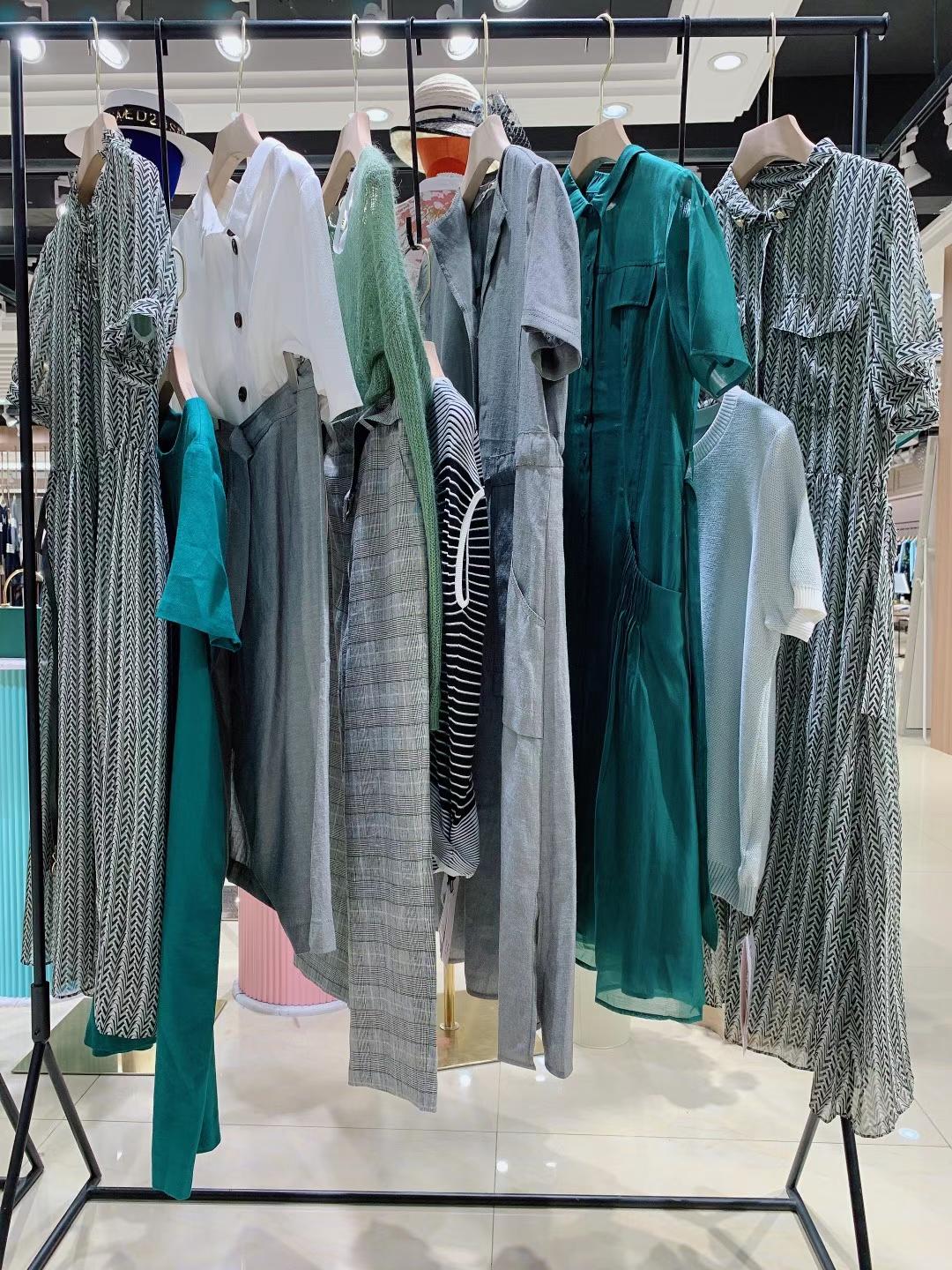 深圳品牌Re-BLUE2022春折扣女裝實(shí)體店進(jìn)貨市場