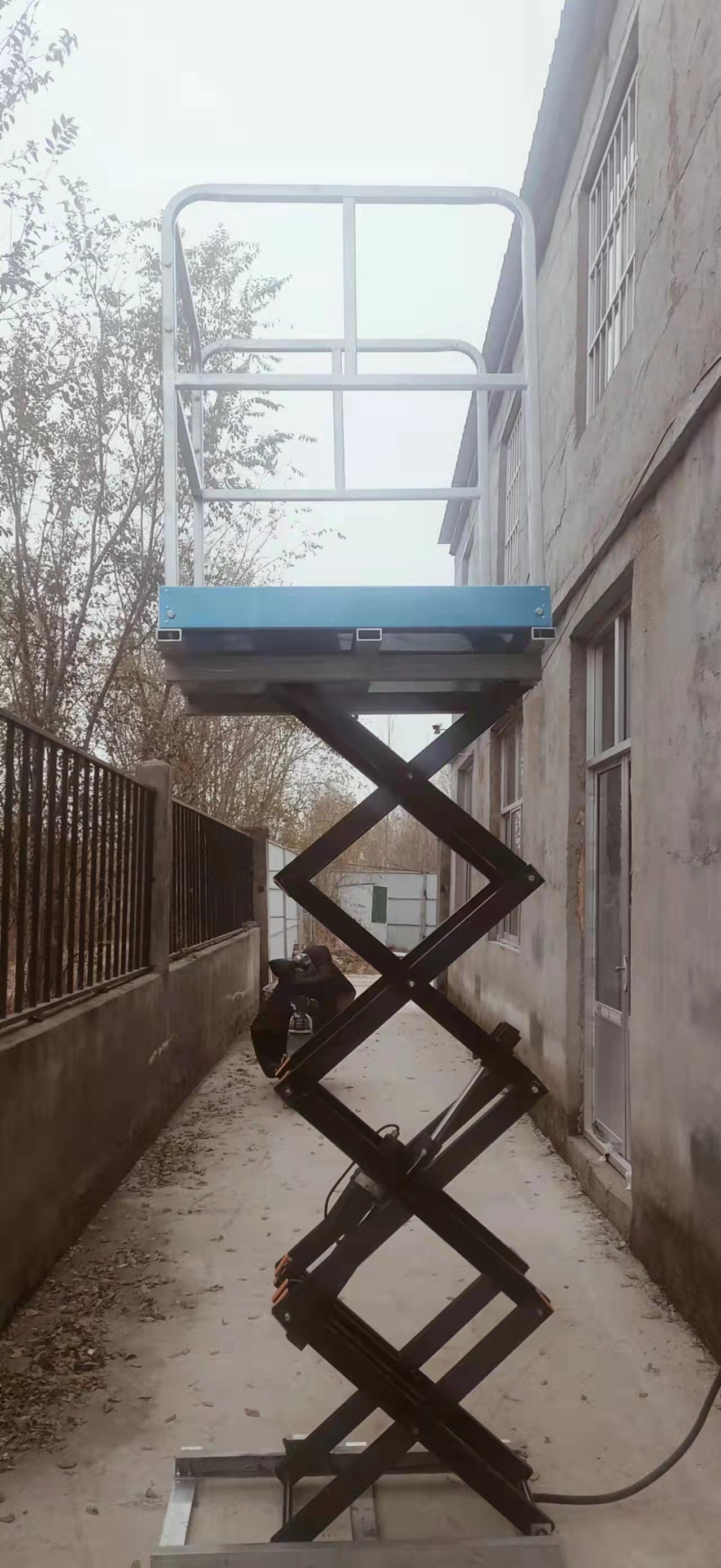 天津便攜式升降平臺批發(fā)、訂制、銷售、批發(fā)【濟(jì)南特斯拉升降機(jī)械制造有限公司】