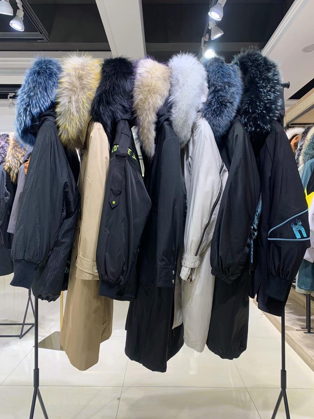 緣姿盈皮草派克2021冬品牌女裝庫(kù)存尾貨廠家直批 工廠女裝尾貨批發(fā)