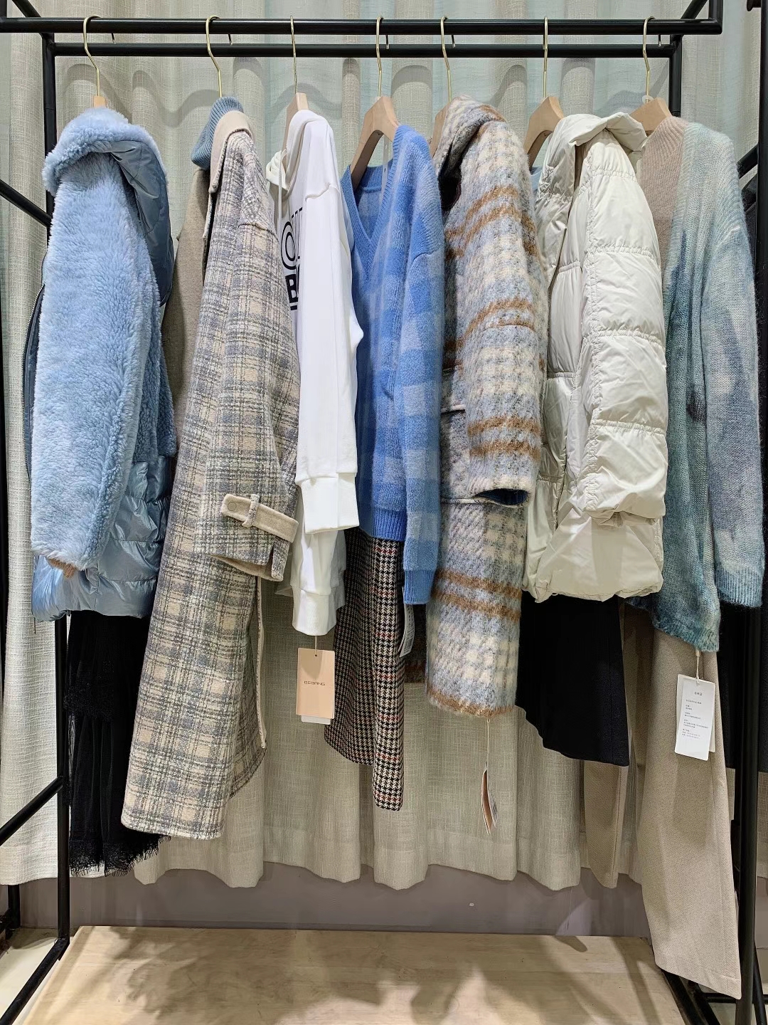 國(guó)內(nèi)知 名女裝哥邦秋高端 品牌品牌女裝尾貨走份批發(fā)