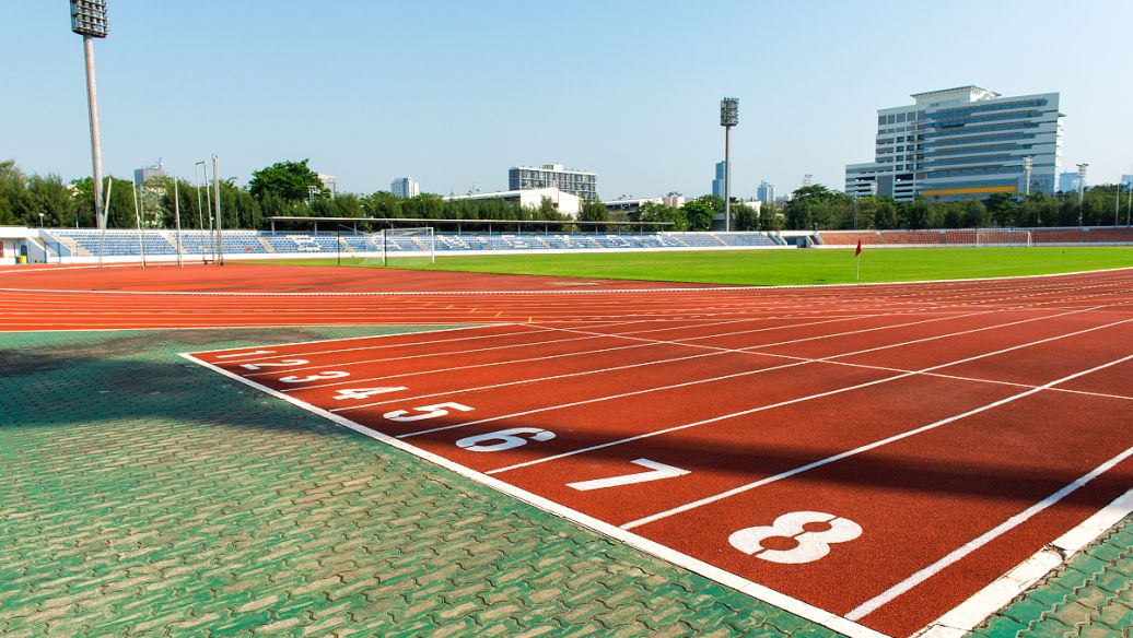 四川成都學校體育館塑膠跑道地面材料施工隊  包工包料  成都塑膠跑道