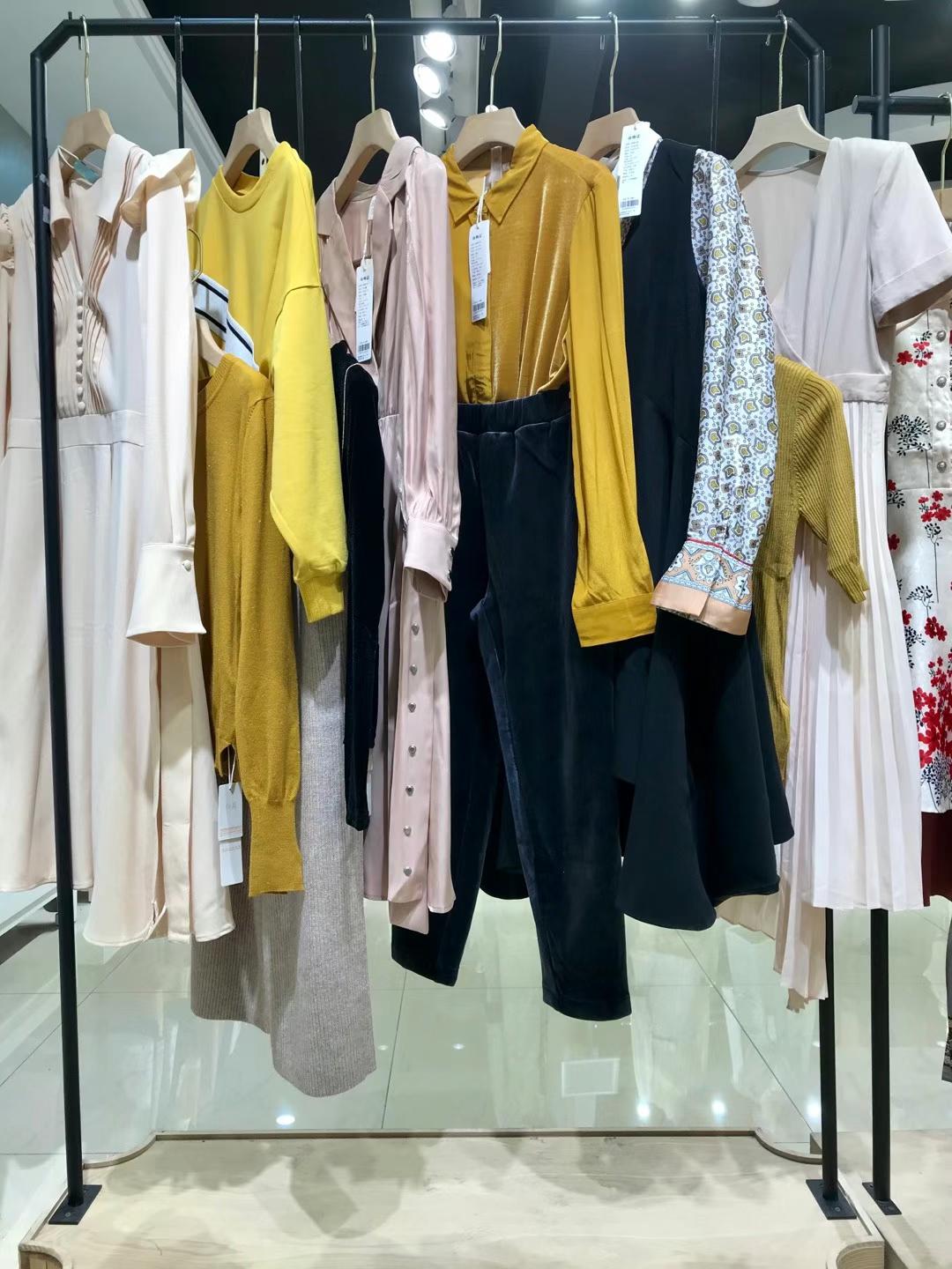【納蔻】21秋深圳輕奢商務(wù)時(shí)裝品牌女裝尾貨批發(fā)市場(chǎng)一手貨源 三標(biāo)齊全女裝尾貨批發(fā)