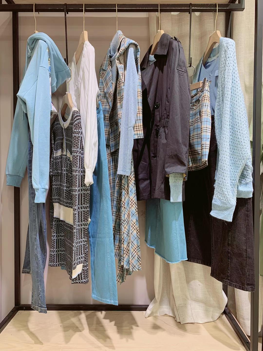商場撤柜女裝品牌蔓諾蒂2022春女裝折扣電商尾貨進(jìn)貨渠道
