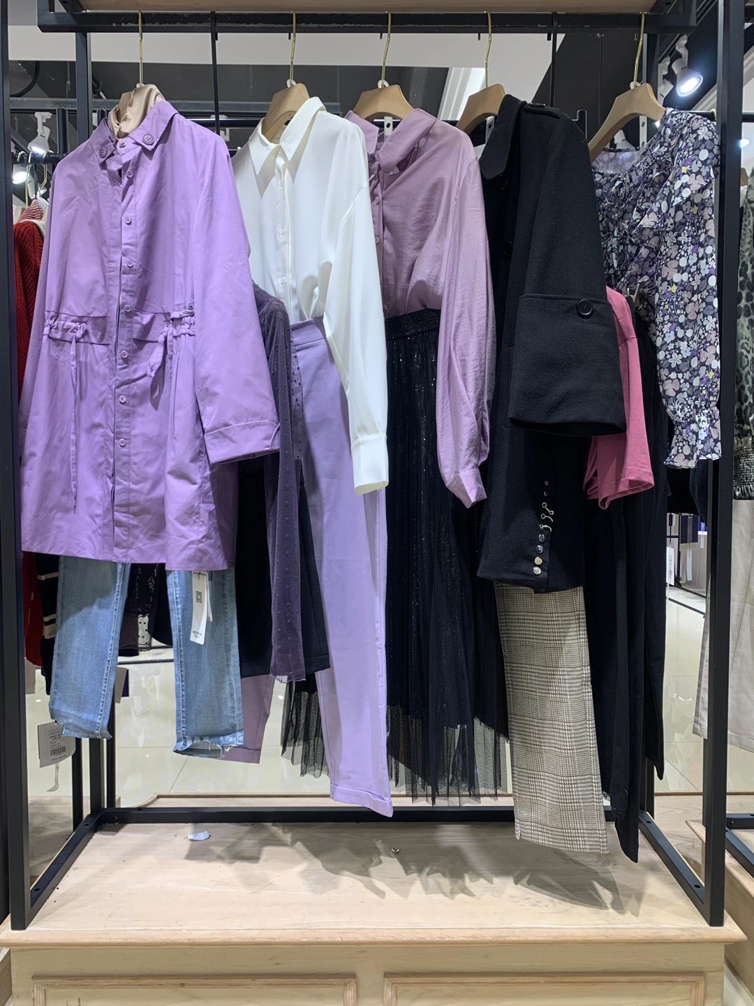 品牌女裝蒂梵茜2022春折扣女裝店尾貨庫存批發(fā)供應(yīng)鏈