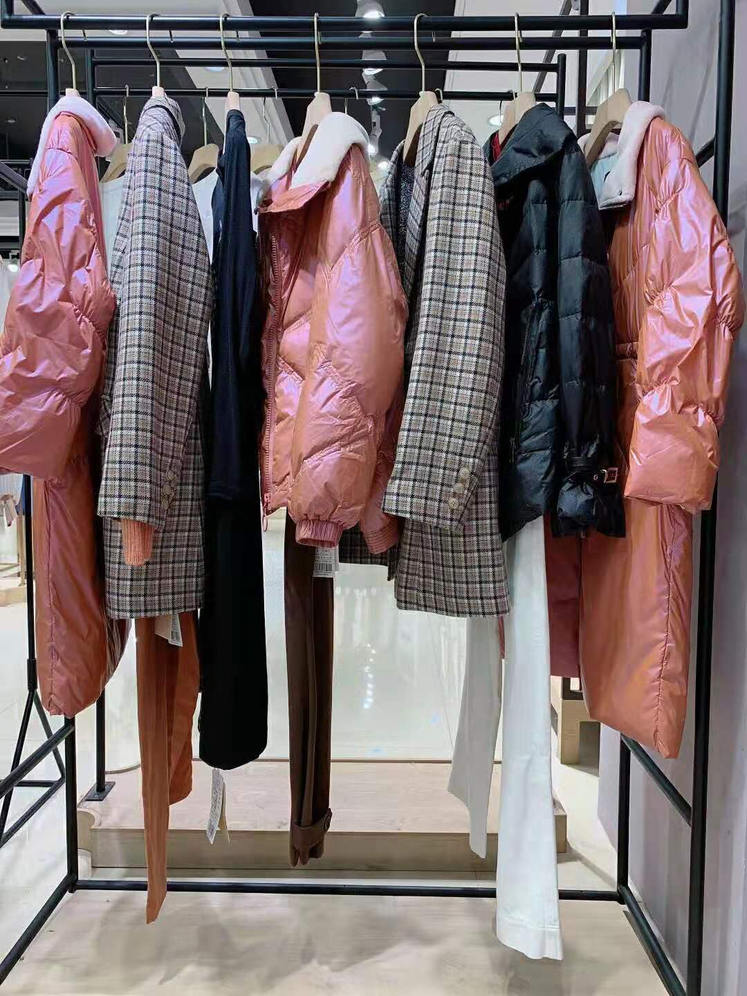 【哥邦】21秋冬重磅上新，高 端商務(wù)時尚女裝品牌折扣女裝尾貨貨源供應(yīng)