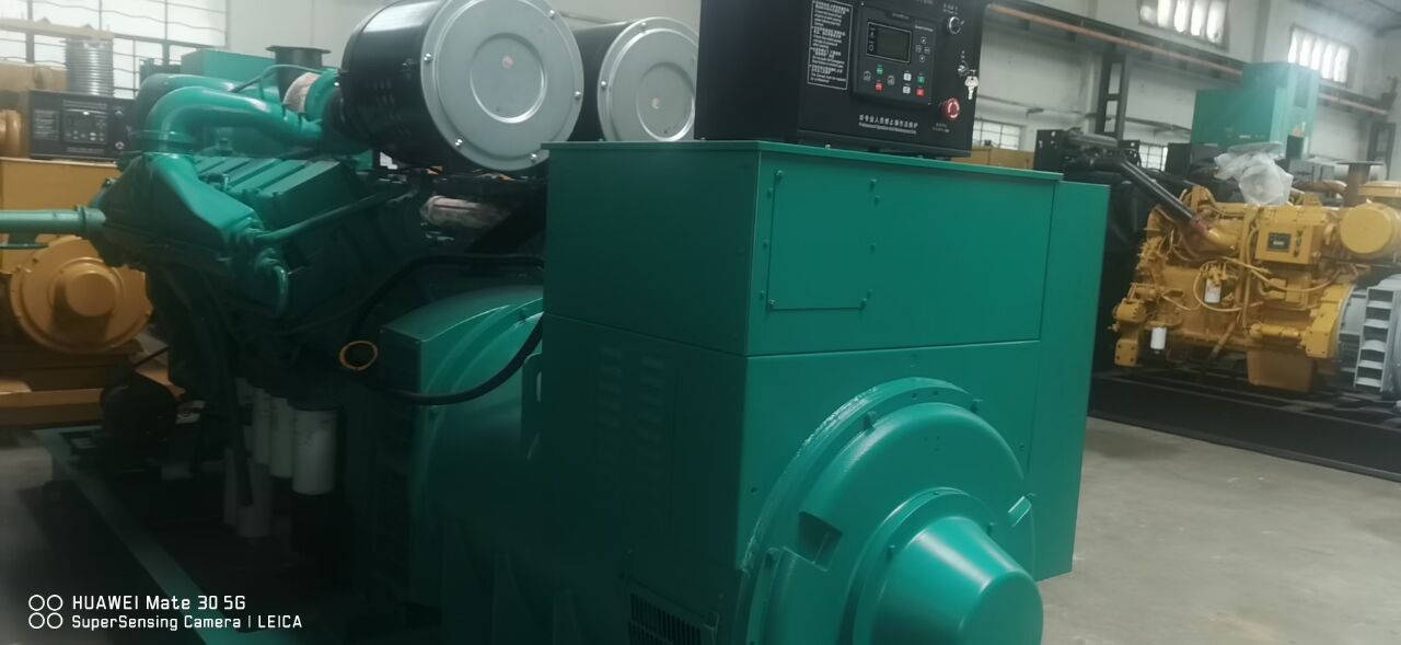 轉(zhuǎn)讓進(jìn)口康明斯880kw發(fā)電機(jī)組