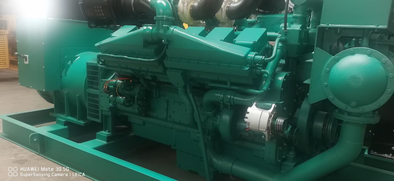 轉(zhuǎn)讓進(jìn)口康明斯880kw發(fā)電機(jī)組