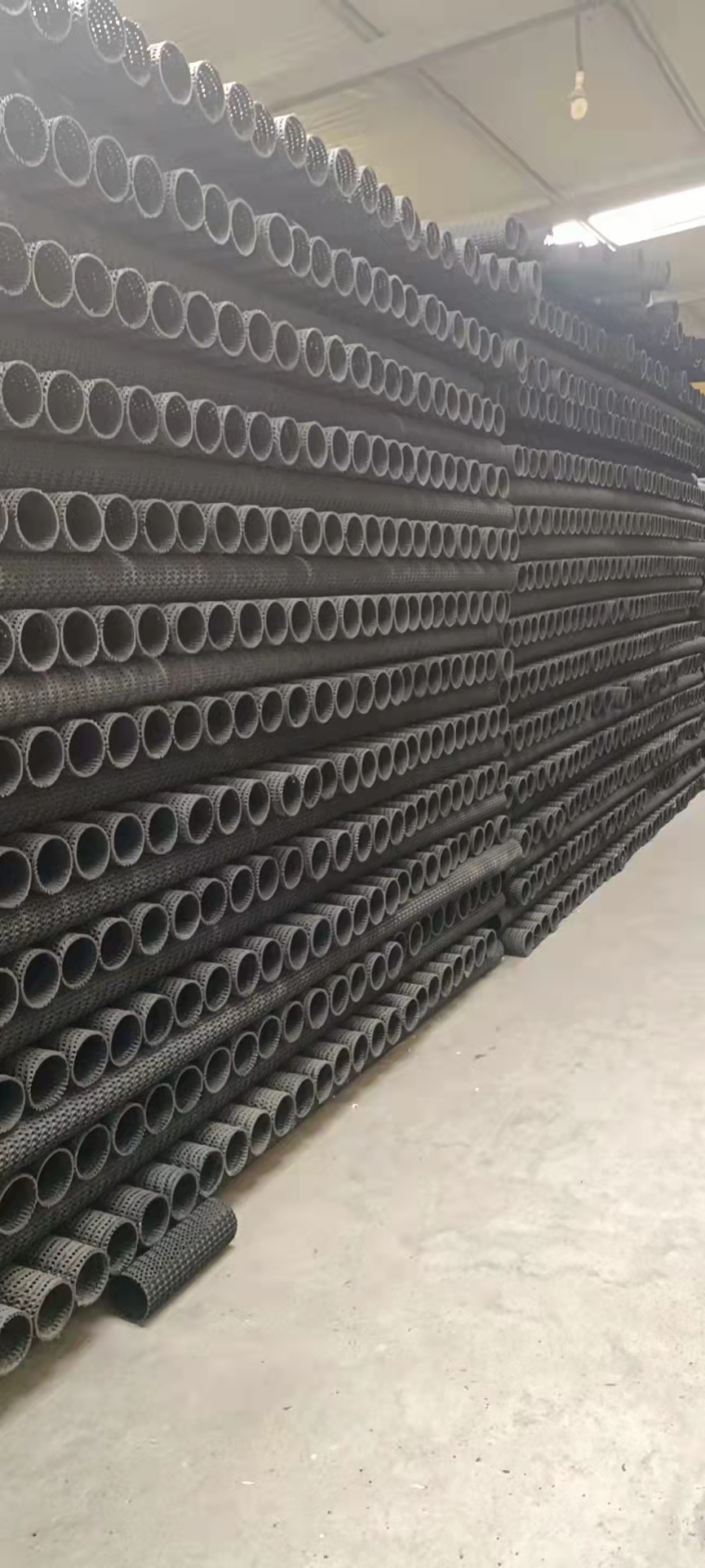 硬式透水管哪家好_直銷處_批發(fā)商_廠家聯系電話【山東世杰工程材料有限公司】