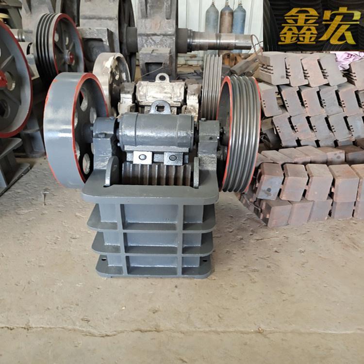鑫宏 移動(dòng)破碎機(jī) 磕石機(jī) *惠