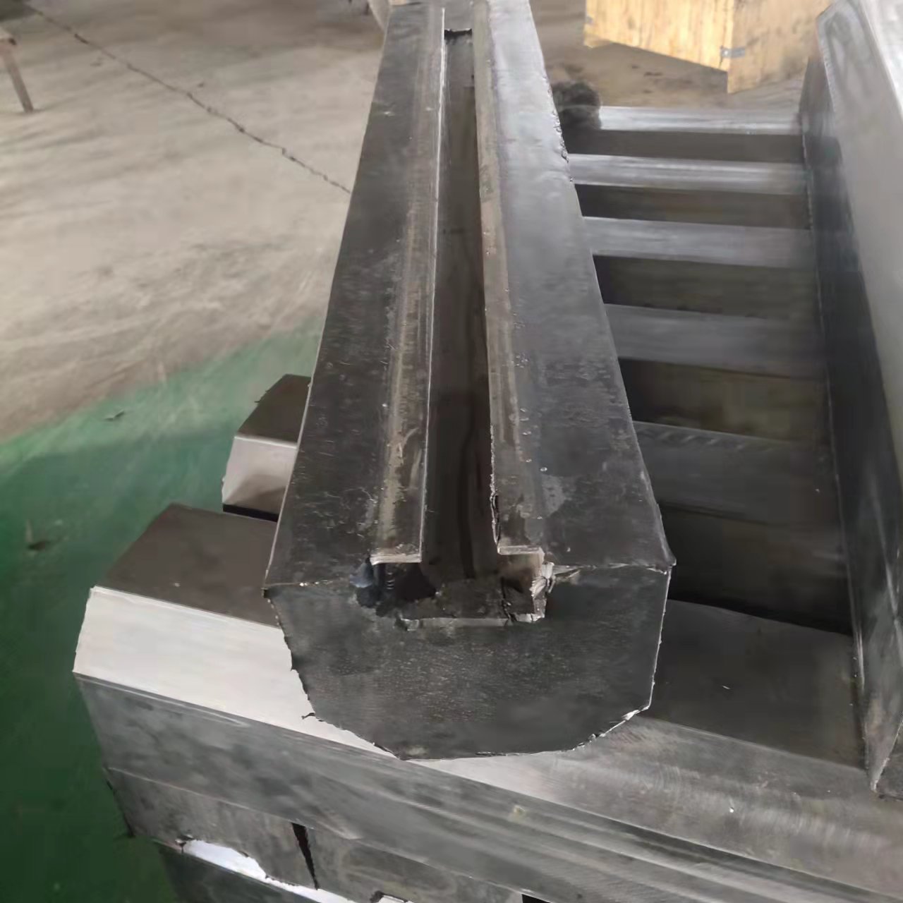 銷售球磨機橡膠襯板廠家.高耐磨橡膠板