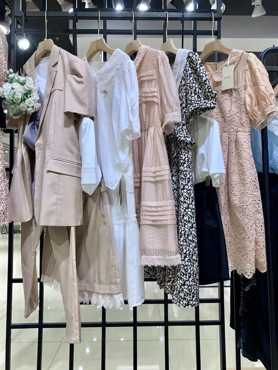 國(guó)內(nèi)一二線女裝品牌（芭依璐）2022夏折扣女裝尾貨走份批發(fā)