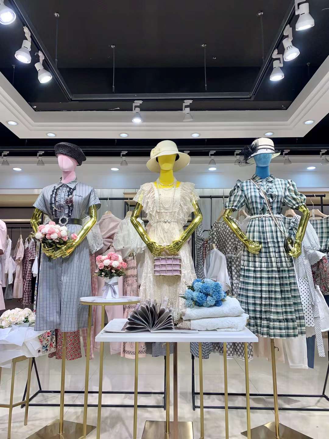 國(guó)內(nèi)一二線女裝品牌（芭依璐）2022夏折扣女裝尾貨走份批發(fā)