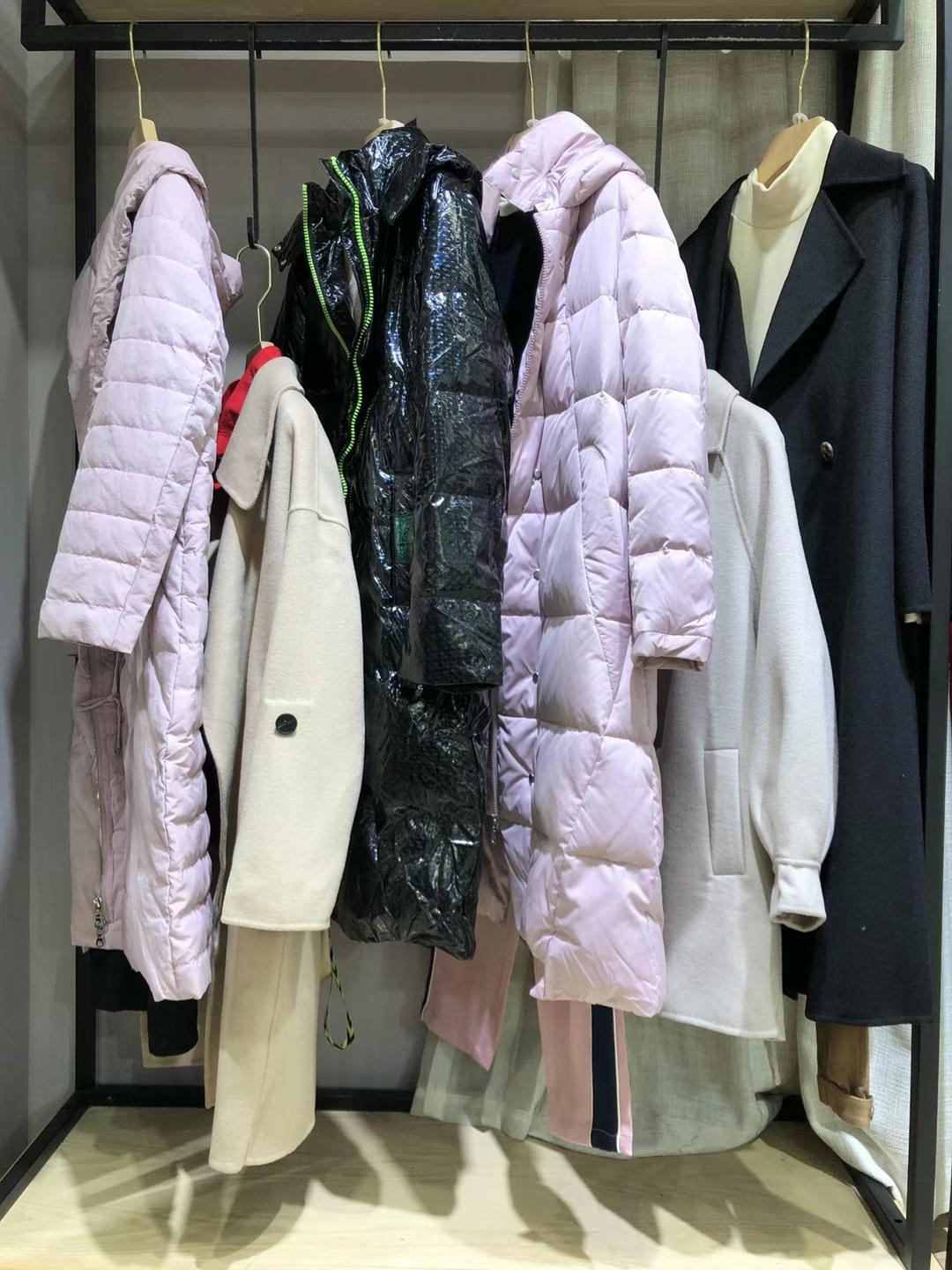 珂羅娜上海大 牌女裝尾貨批發(fā)市場一手貨源