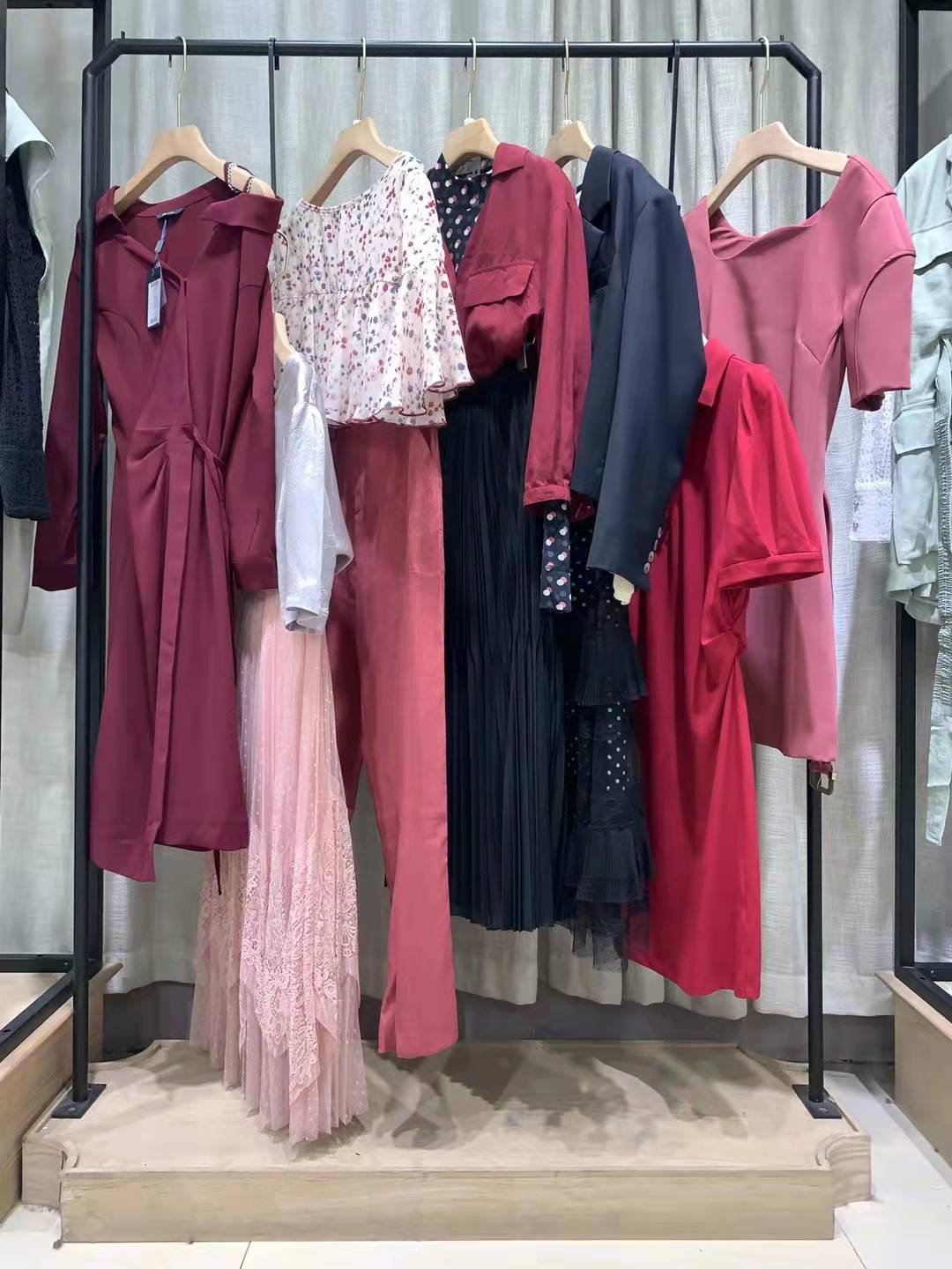 深圳高端 品牌芮瑪2022春夏品牌女裝撤柜下架尾貨直播貨源批發(fā)