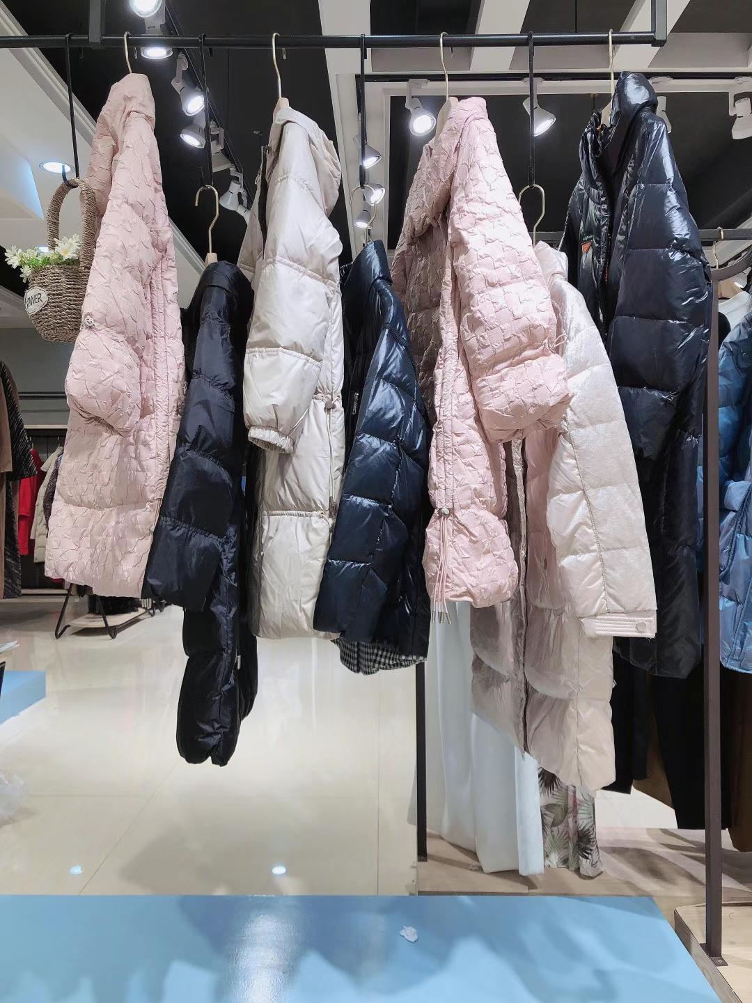 【哥芙妮】羽絨服21冬品牌折扣女裝撤柜庫(kù)存尾貨清倉(cāng)處理批發(fā)