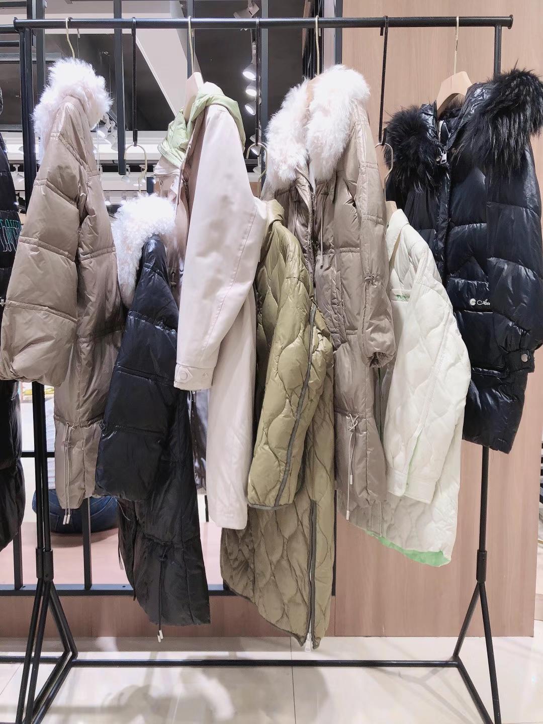 【哥芙妮】羽絨服21冬品牌折扣女裝撤柜庫(kù)存尾貨清倉(cāng)處理批發(fā)