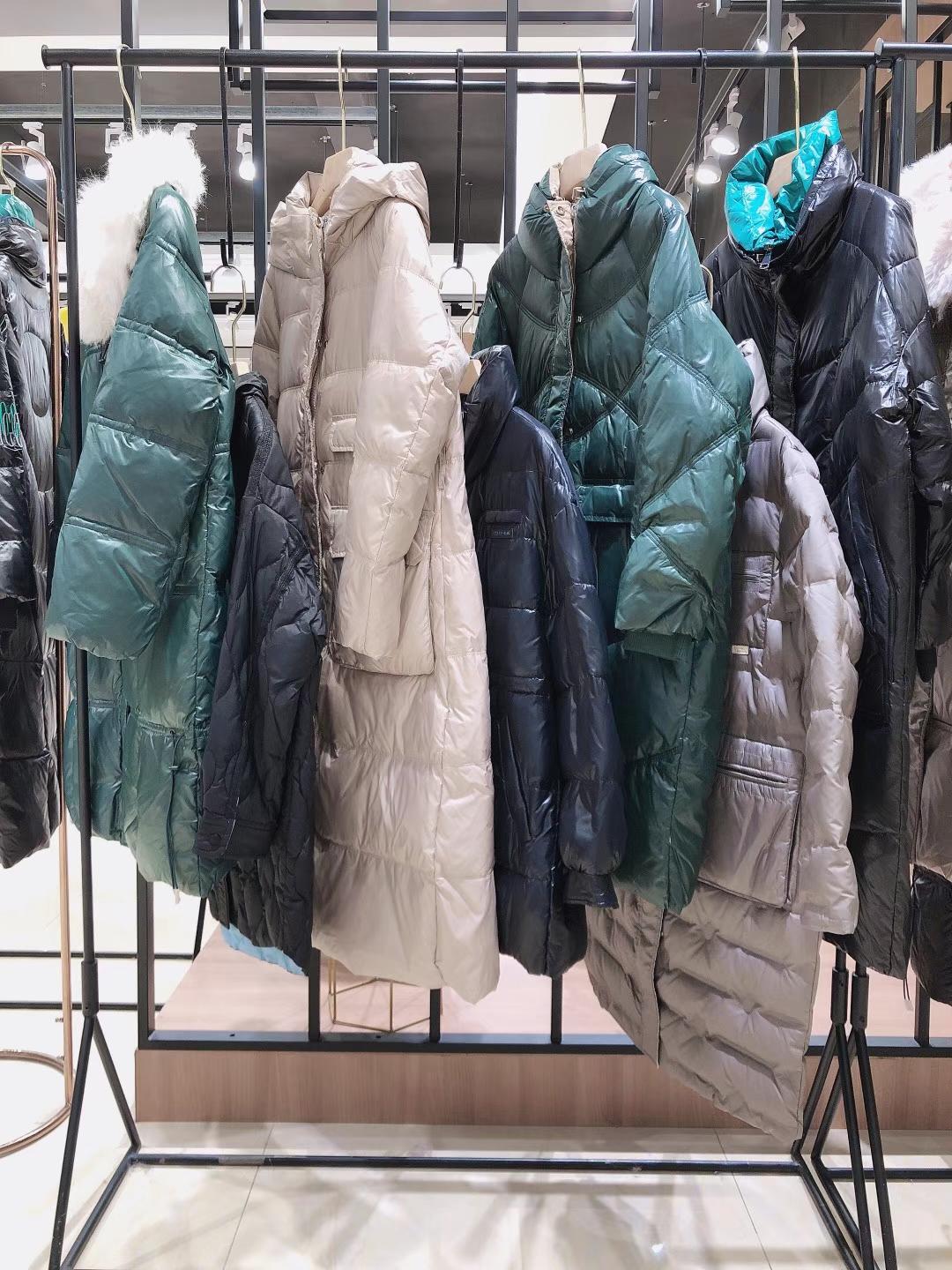 【哥芙妮】羽絨服21冬品牌折扣女裝撤柜庫(kù)存尾貨清倉(cāng)處理批發(fā)