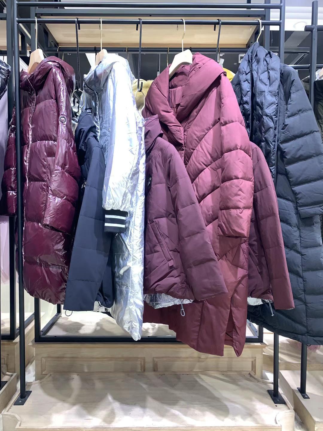 上海知 名品牌芭登芮芮折扣2022女裝三標(biāo)走份