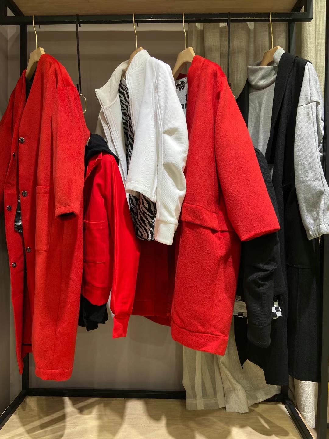 九度&花絮21冬巴景麗同風格女裝品牌折扣尾貨一手貨源 廣州女裝撤柜尾貨批發(fā)網(wǎng)