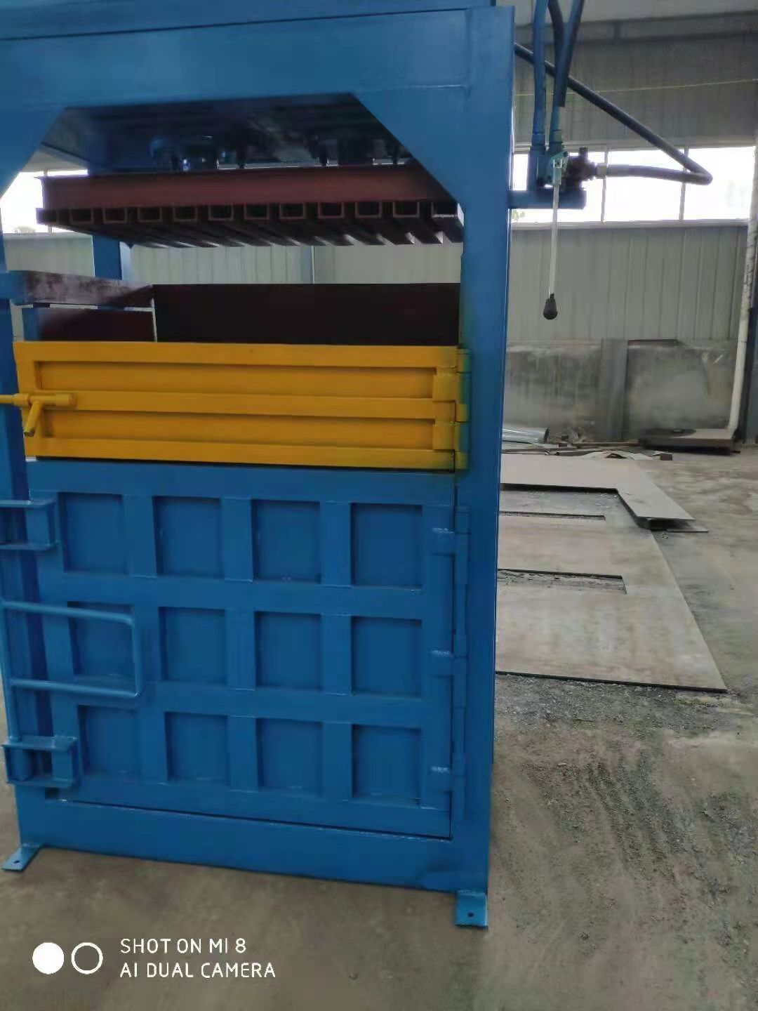 立式雙杠油桶壓扁機(jī)型 臥式廢紙液壓打包機(jī)