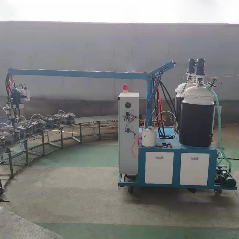 生產(chǎn)U型枕頭機(jī)器 聚氨酯午睡枕頭澆注機(jī) 慢回彈腰枕生產(chǎn)線 一航制造