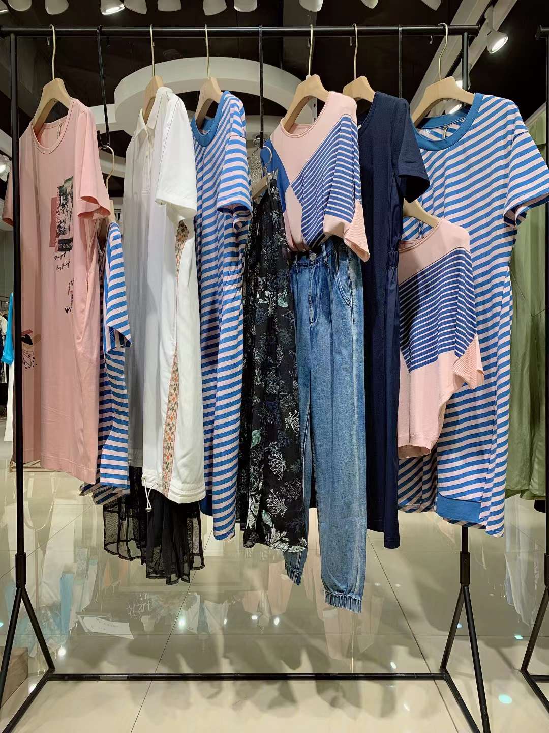 國內(nèi)一二線品牌麗迪莎 22夏專柜下架折扣女裝庫存尾貨批發(fā)