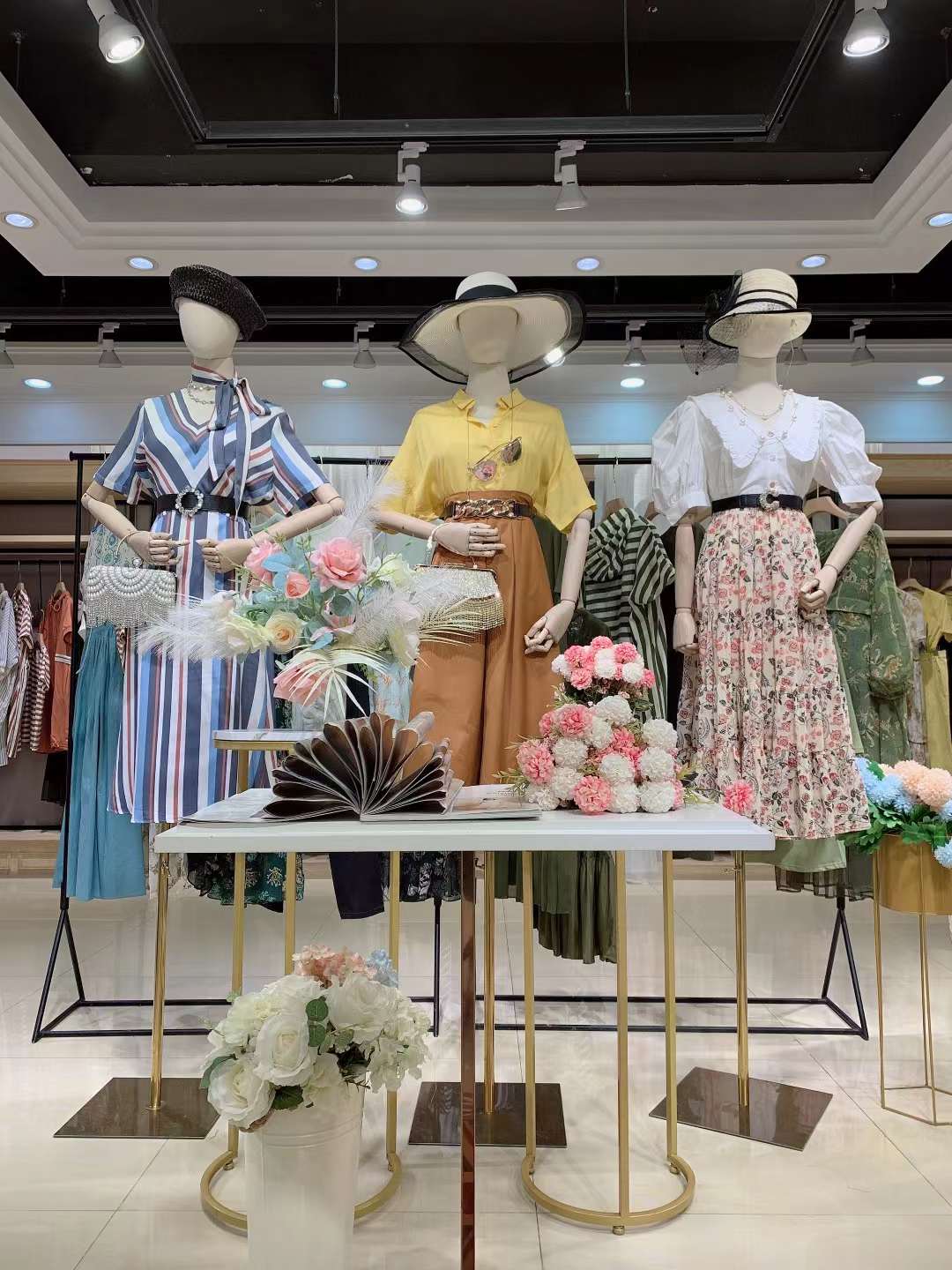 國內(nèi)一二線品牌麗迪莎 22夏專柜下架折扣女裝庫存尾貨批發(fā)