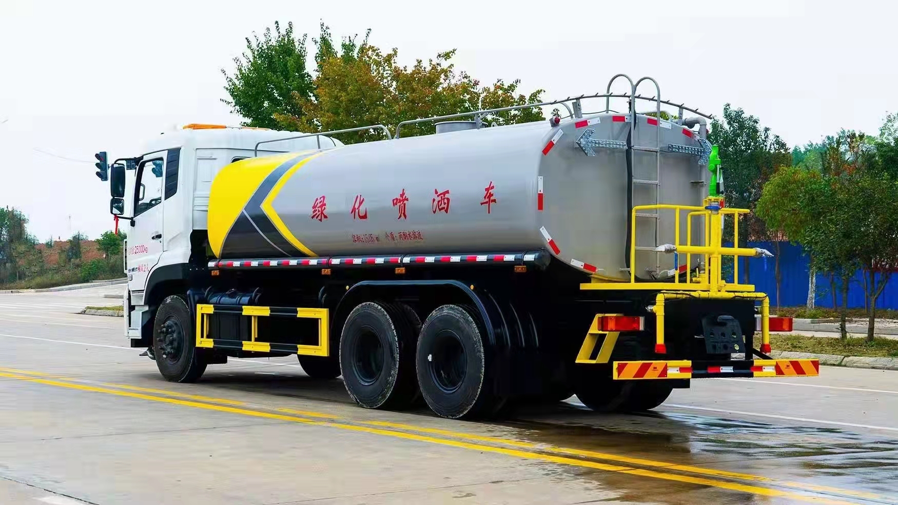 灑水車  20方灑水車  國(guó)六東風(fēng)后雙橋20方灑水車現(xiàn)車出售  包送車可分期