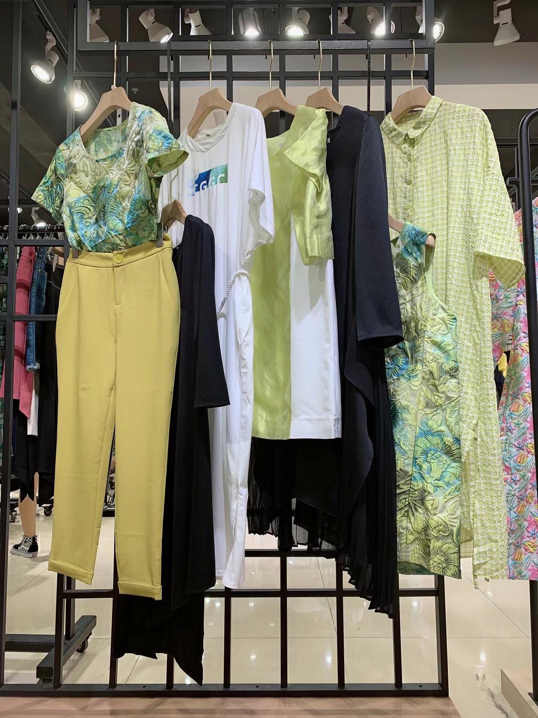 大 牌時(shí)尚女裝臺(tái)繡2022 夏品牌女裝折扣一手貨源庫(kù)存批發(fā)